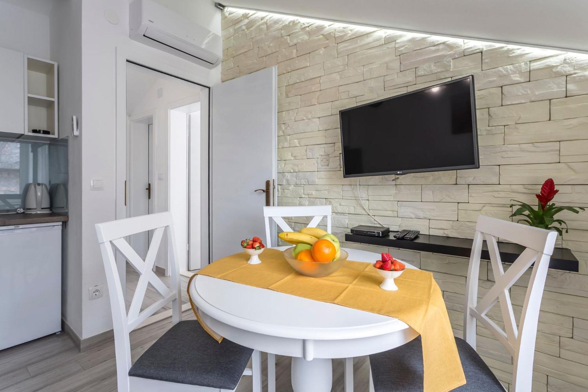 Riva Apartments Villa Thalia - Milna, Brac Milna  Bagian luar foto